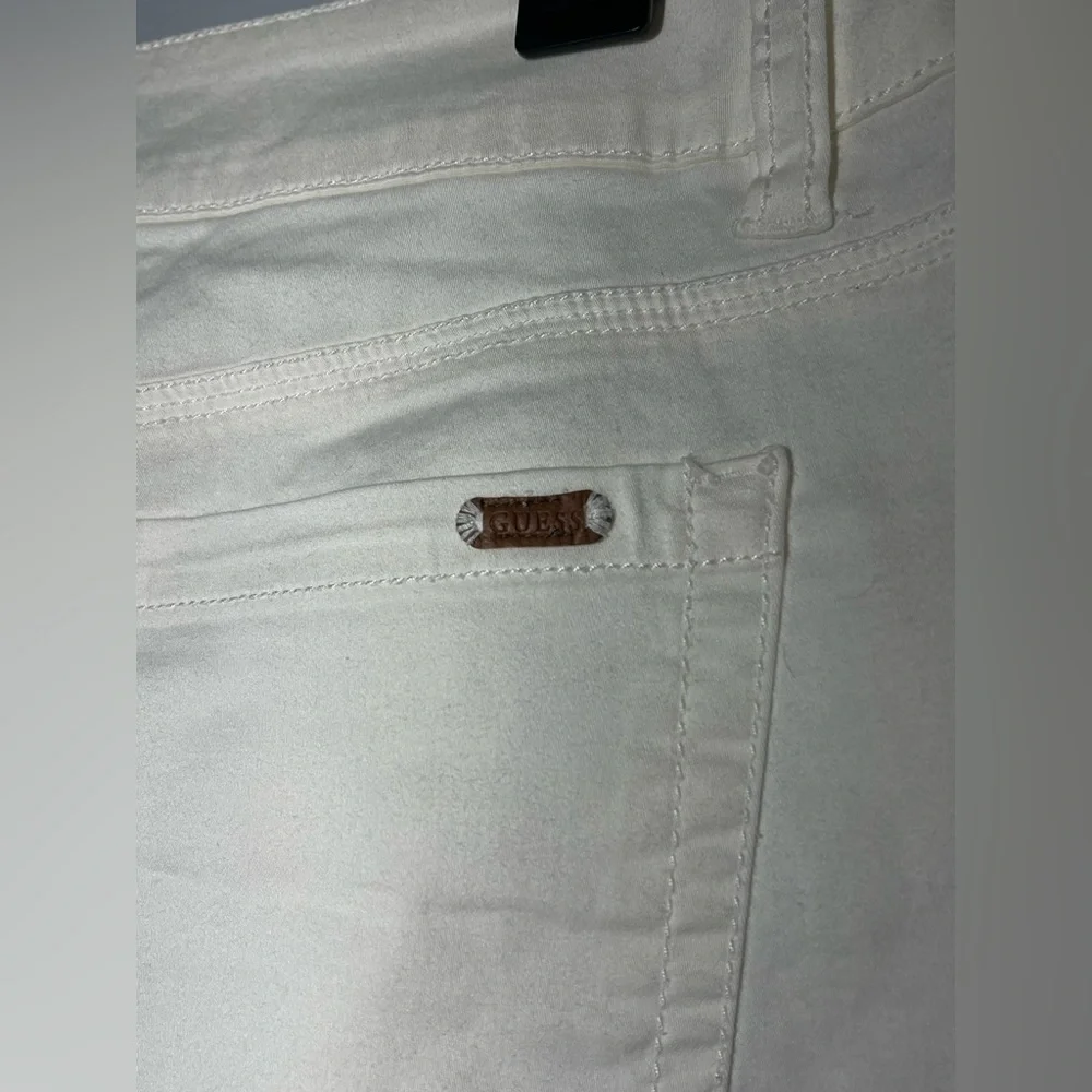 Guess White Jean Shorts Casual Style - Picture 8 of 12